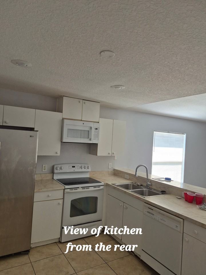 2425 22nd St - Photo 2 of 9