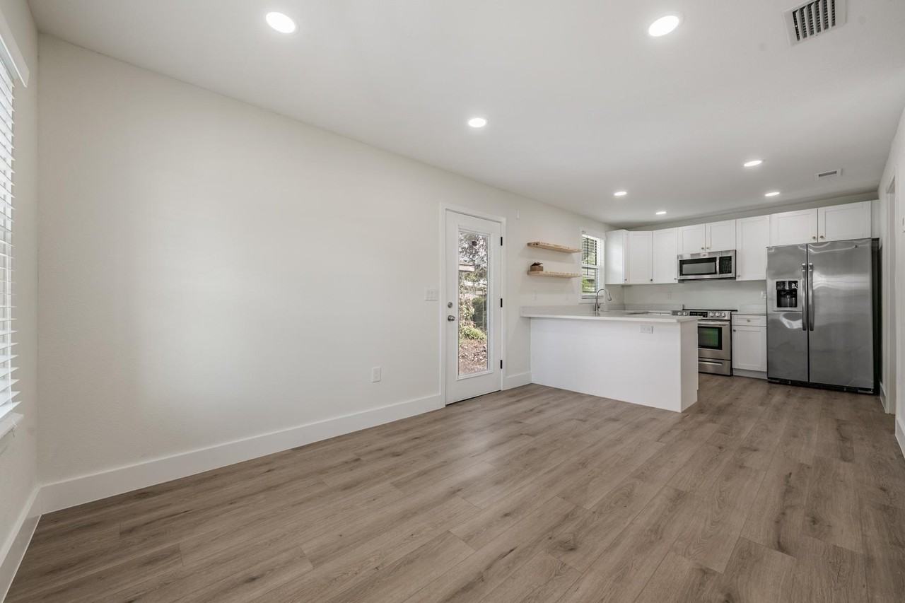 701 W Plaza Pl #C - Photo 4 of 18