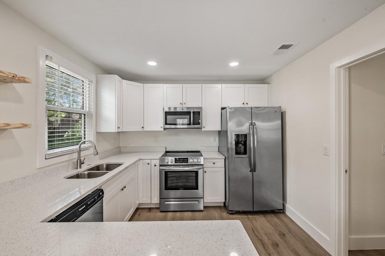701 W Plaza Pl #C - Photo 7 of 18