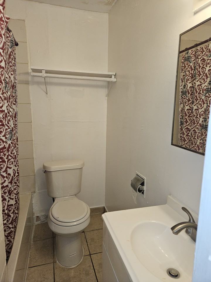 204 E Dullnig Ct #12 - Photo 5 of 5