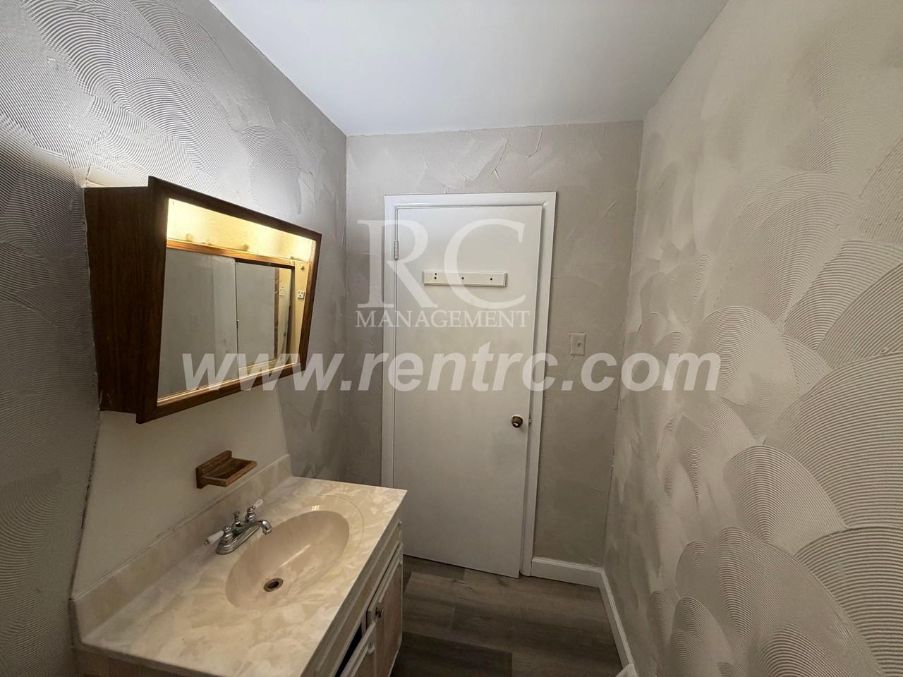 919 Martin St - Photo 5 of 15
