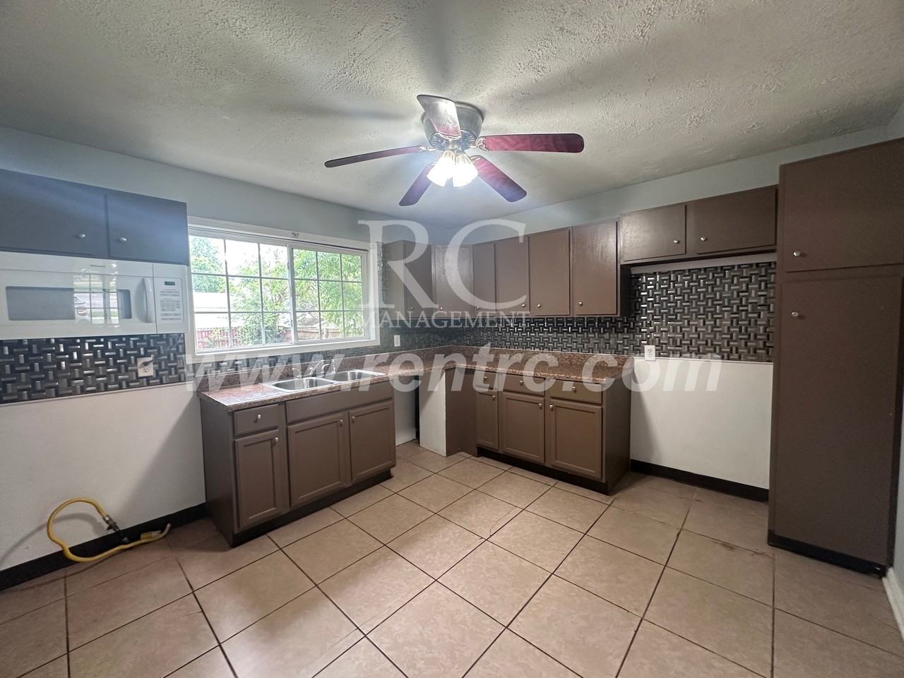 212 Logan St - Photo 2 of 13
