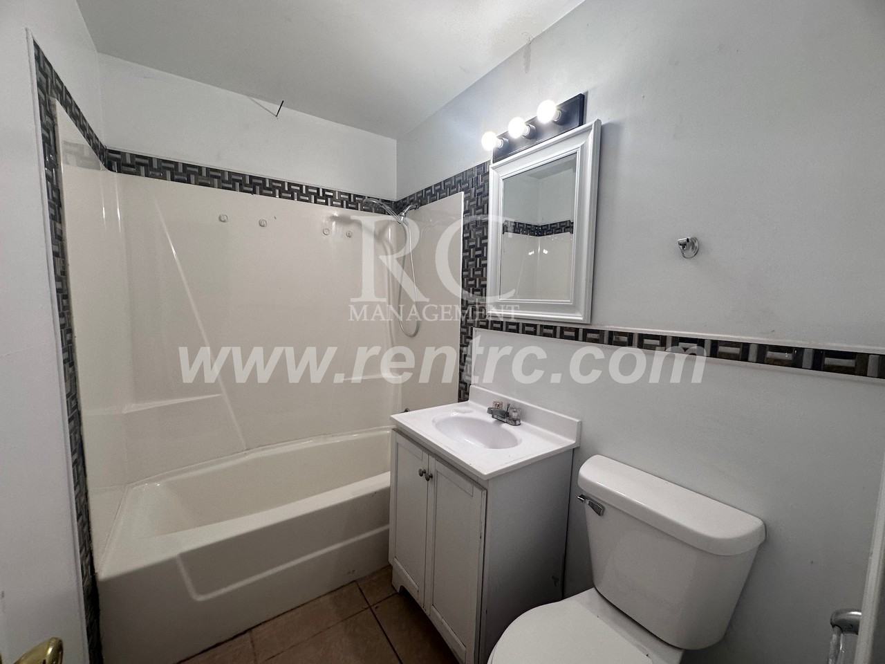 212 Logan St - Photo 3 of 13