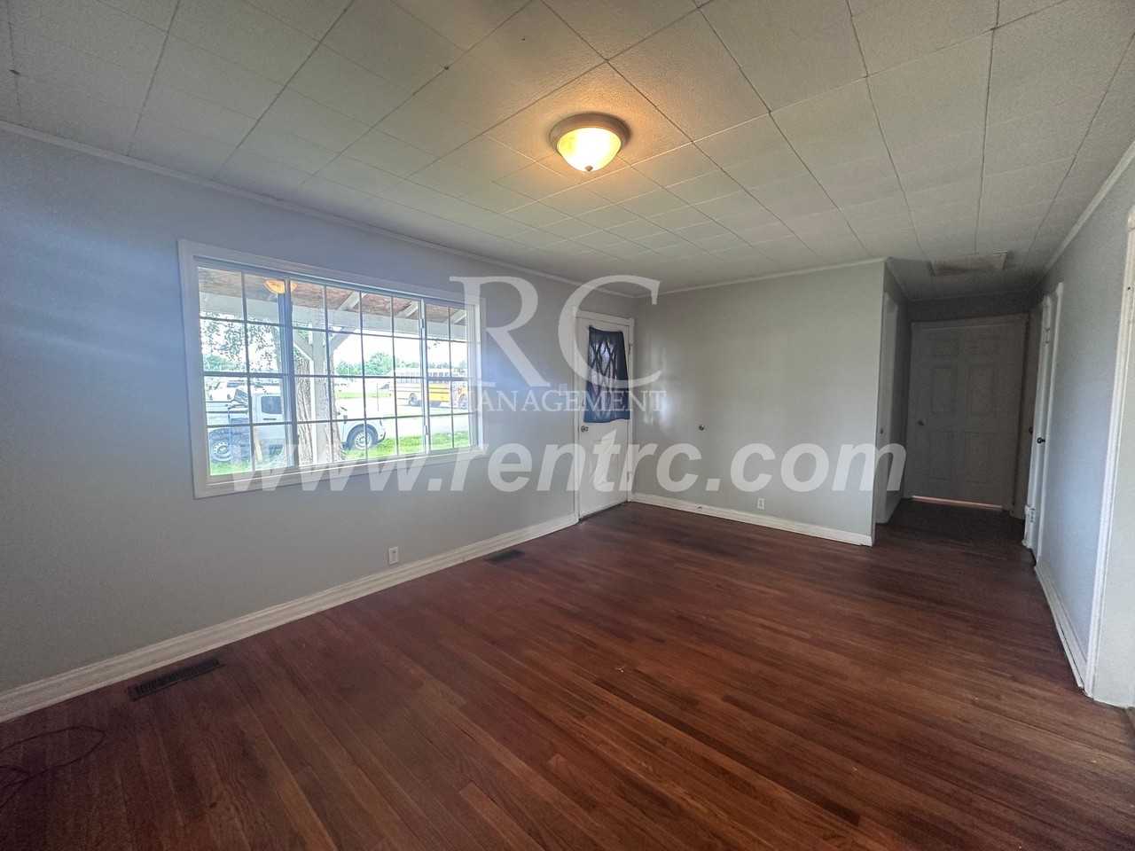 212 Logan St - Photo 6 of 13