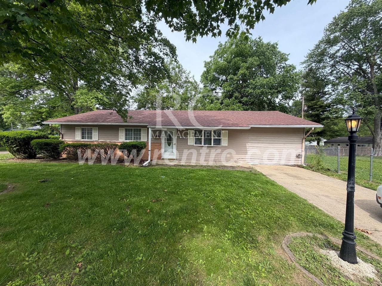 1618 Crestview Dr