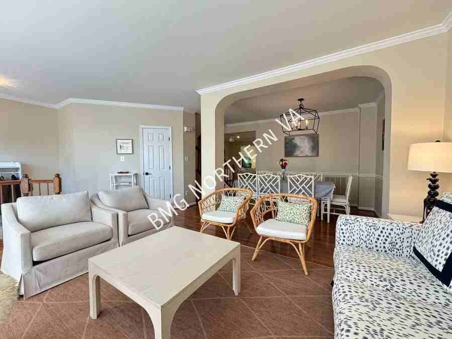 5654 Governors Pond Cir - Photo 2 of 39