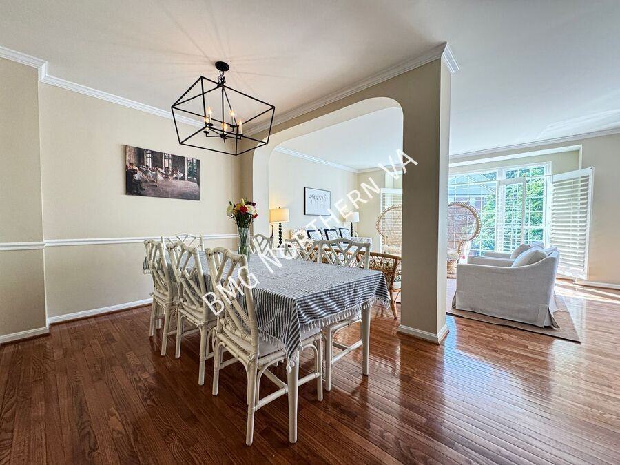 5654 Governors Pond Cir - Photo 4 of 39