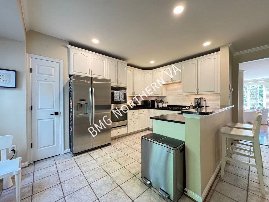 5654 Governors Pond Cir - Photo 6 of 39