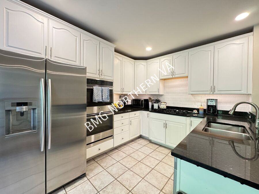 5654 Governors Pond Cir - Photo 7 of 39