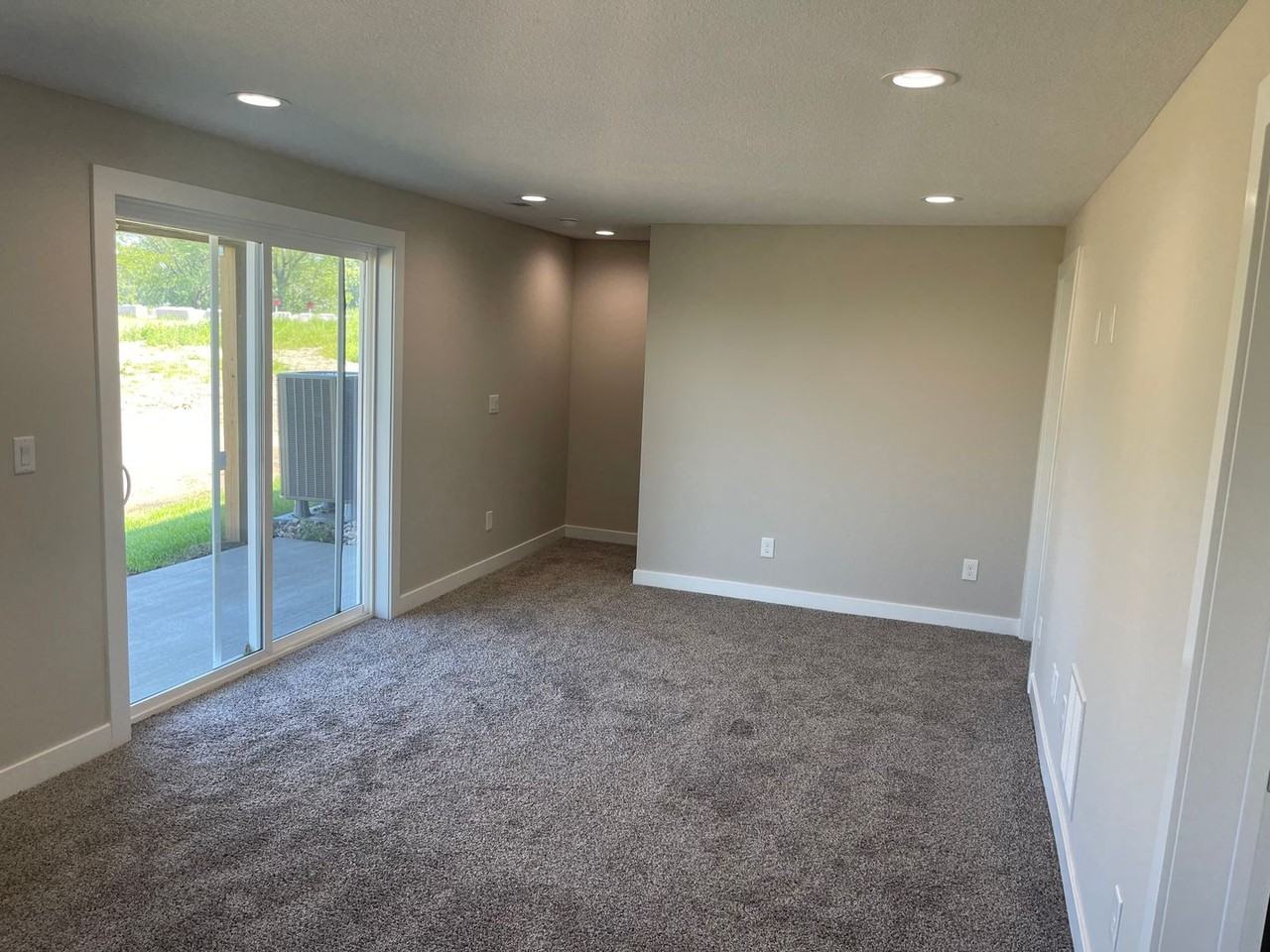 342 Harmony Ave - Photo 6 of 13