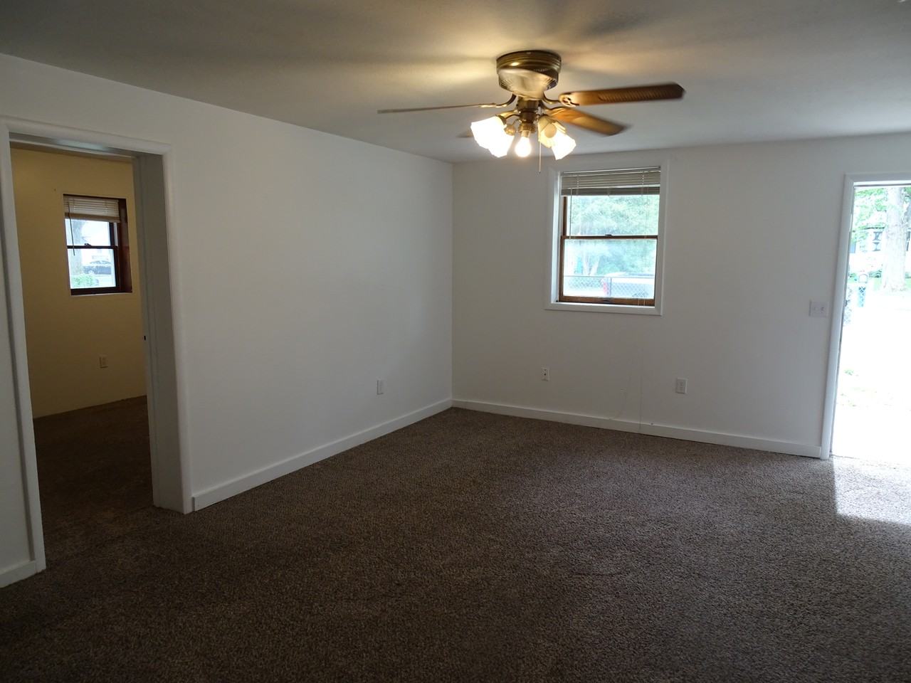 126 N Washington St #4 - Photo 3 of 12
