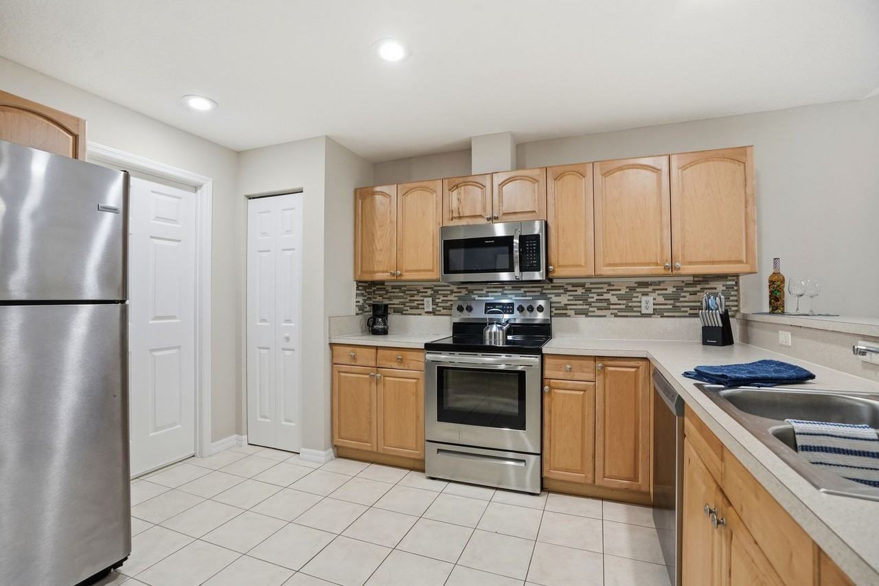 5356 W Oak Park Blvd - Photo 4 of 13