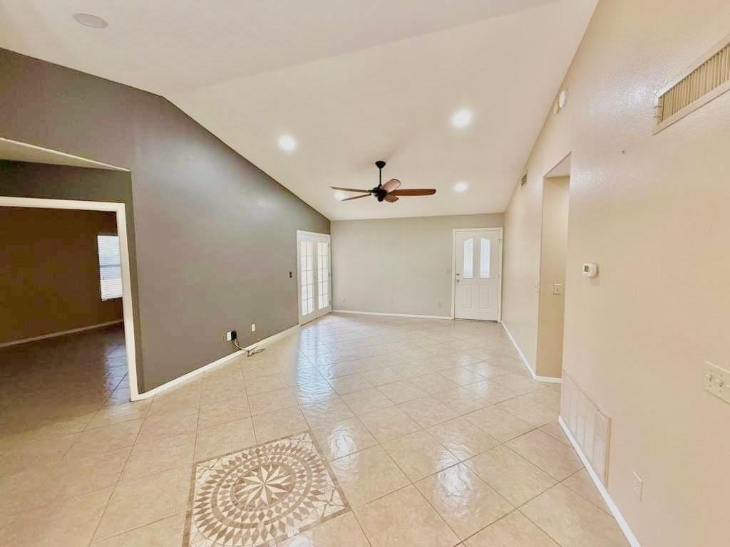 7568 W Kerry Ln - Photo 6 of 13