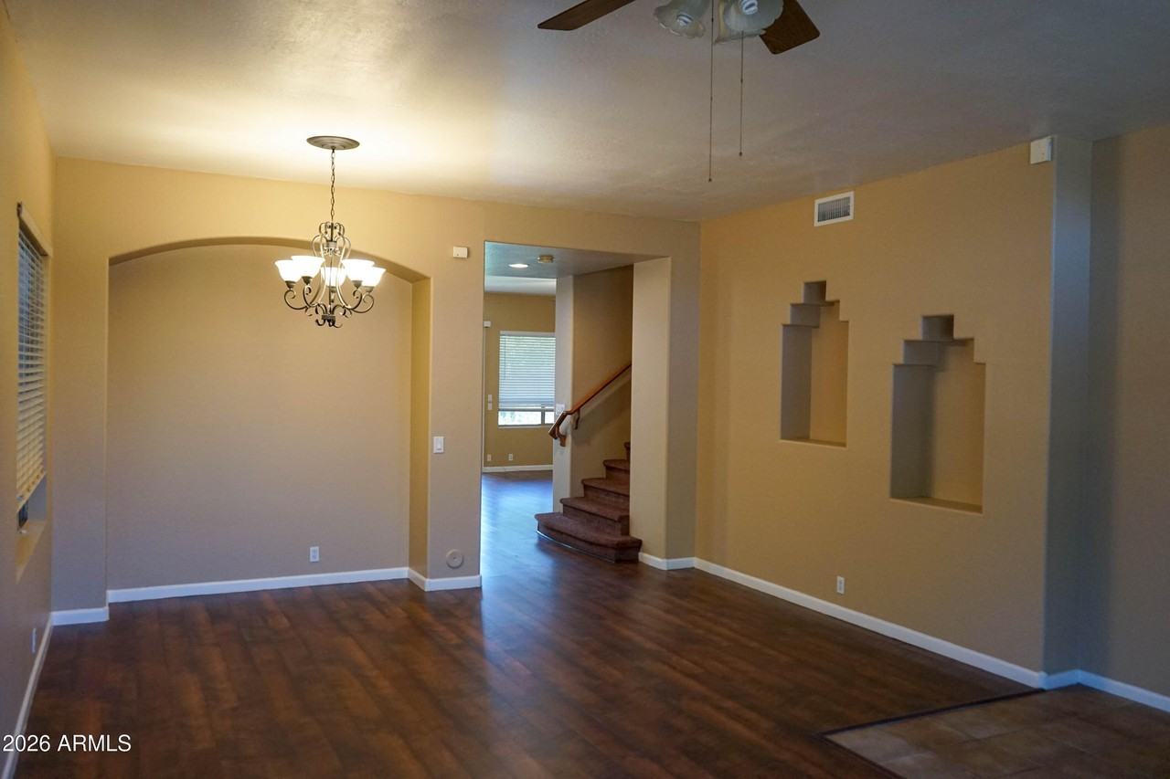 541 N Danielson Way - Photo 4 of 50