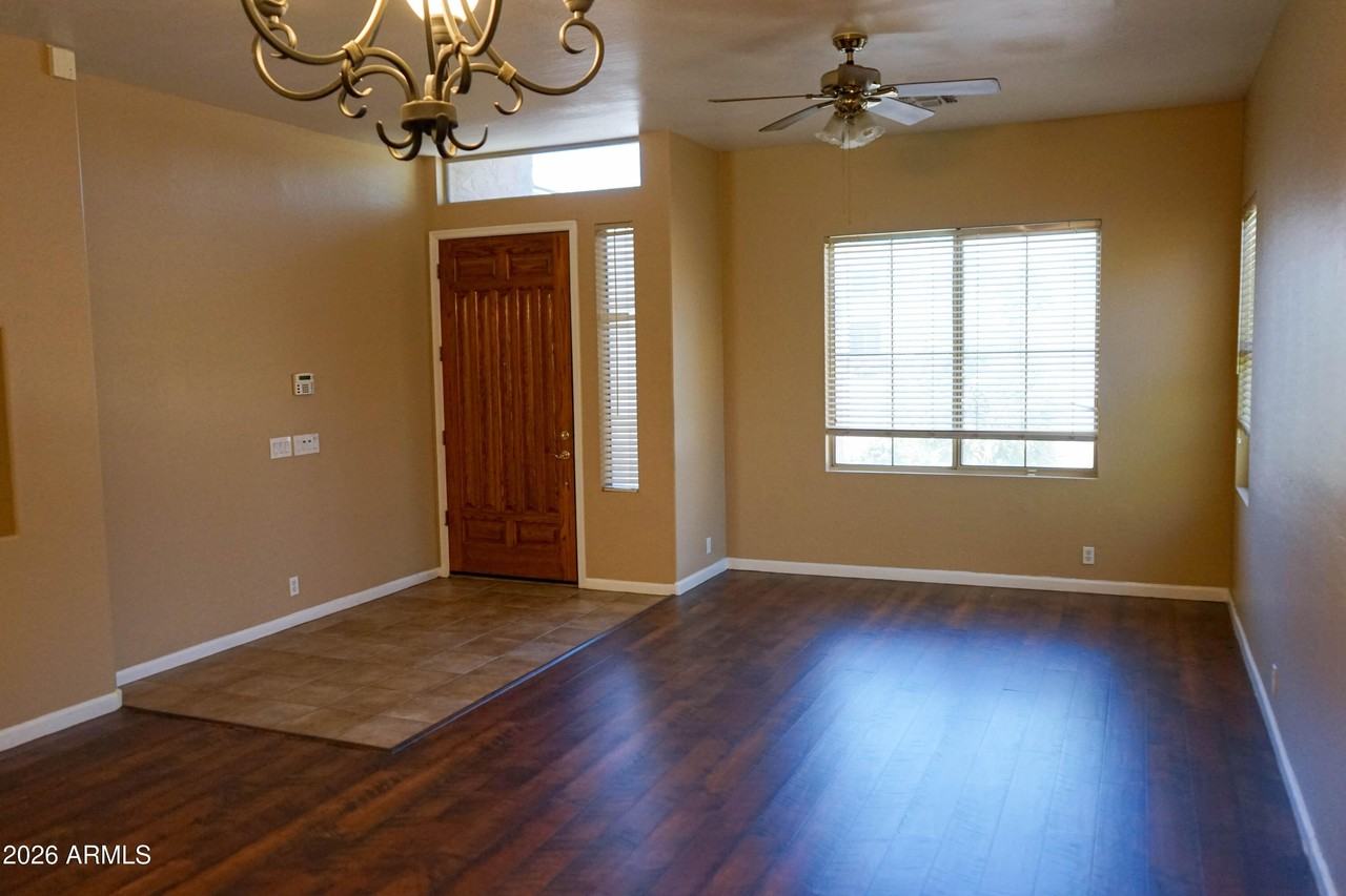 541 N Danielson Way - Photo 5 of 50