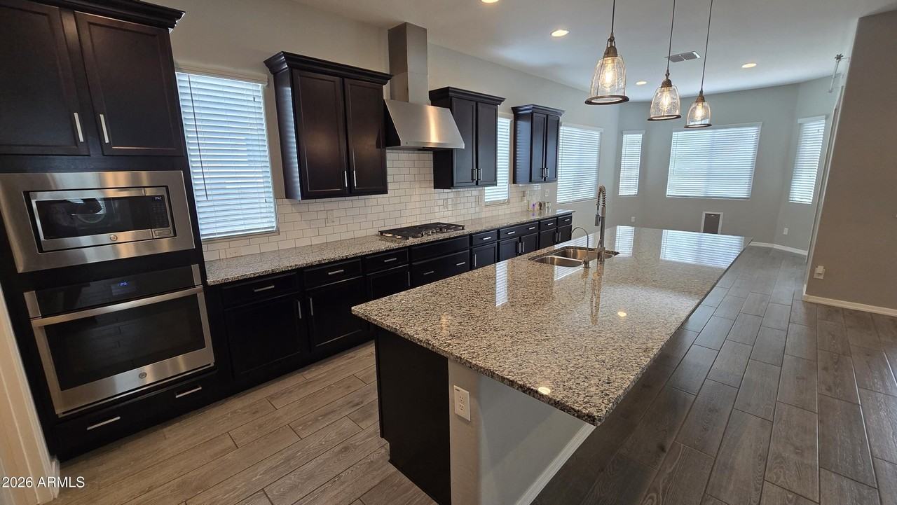 18351 W Mercer Ln - Photo 2 of 50