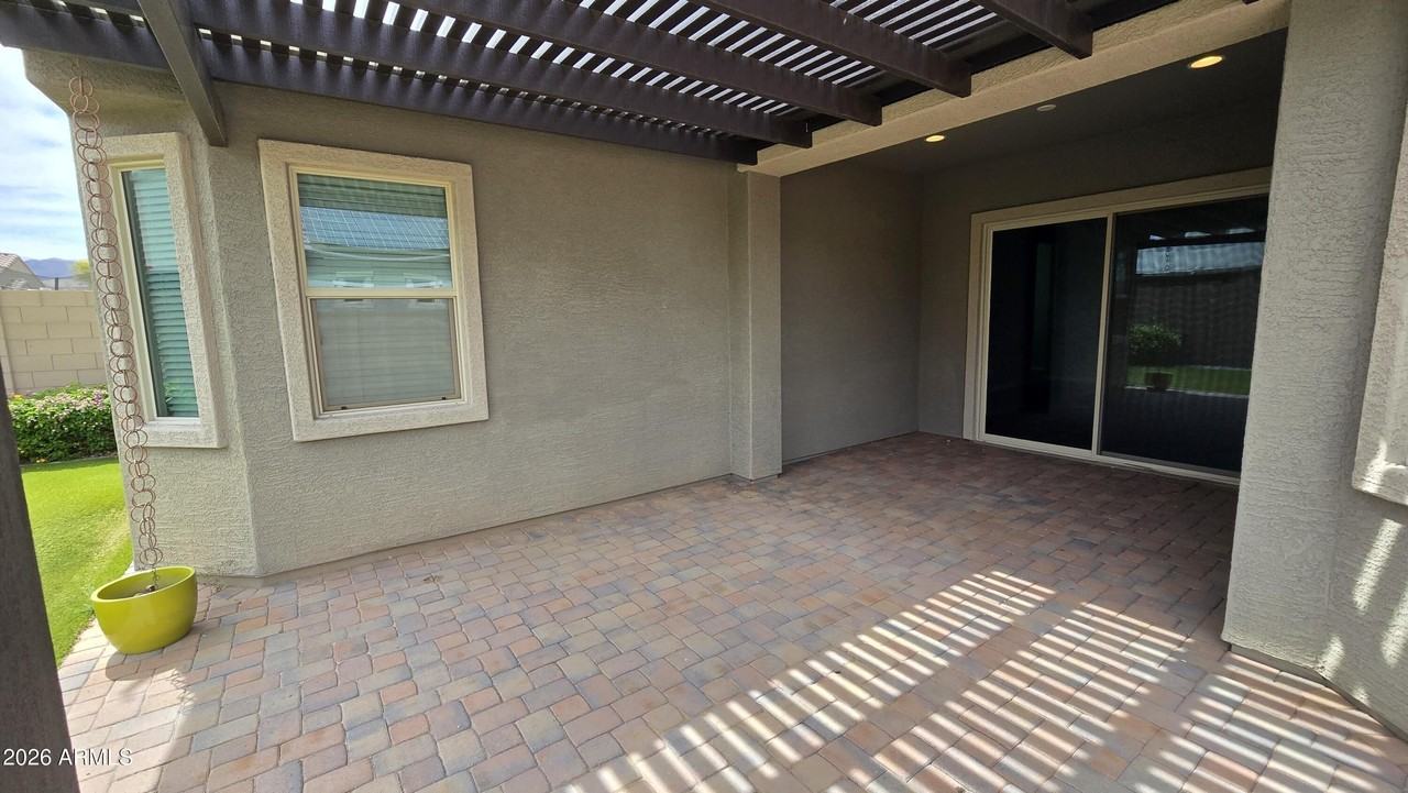 18351 W Mercer Ln - Photo 5 of 50