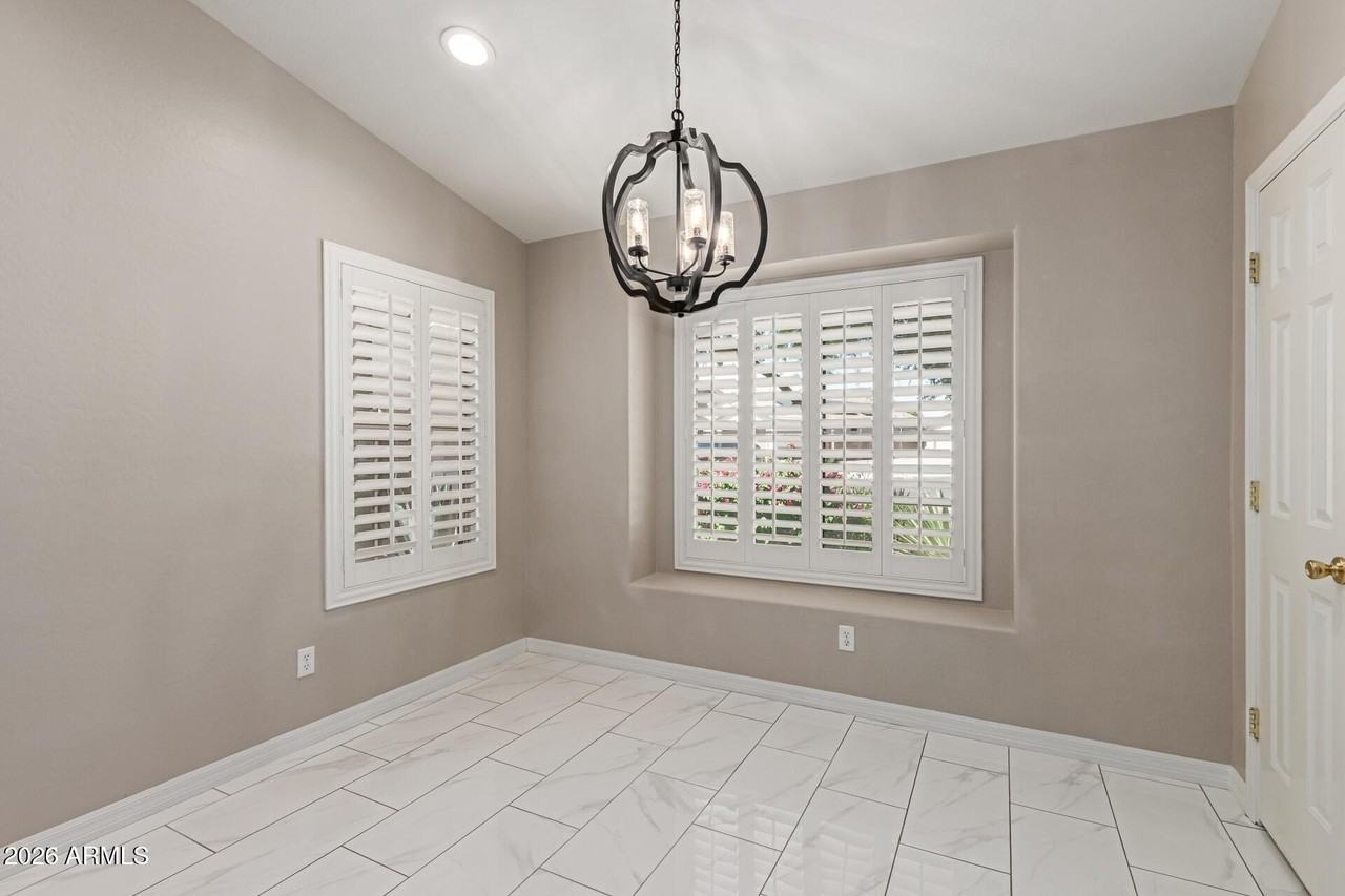 16523 W Saguaro Ln - Photo 5 of 17