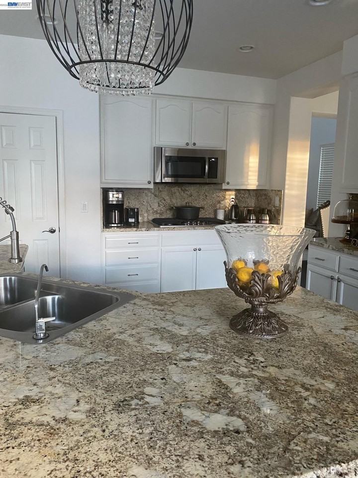 2539 Neptune Ct - Photo 3 of 6