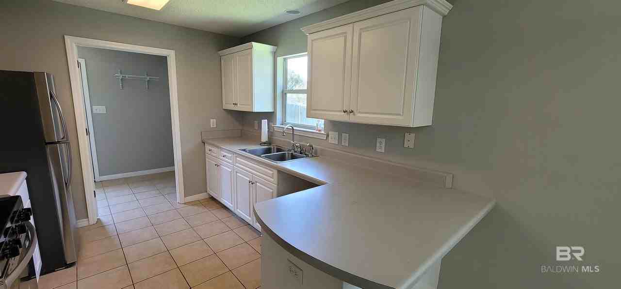 429 E 22nd Ave - Photo 4 of 14