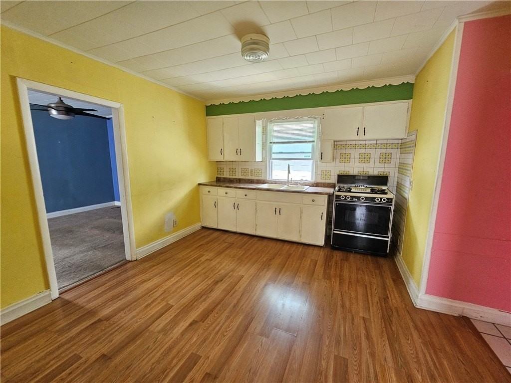 254 Anderson Ave - Photo 2 of 7