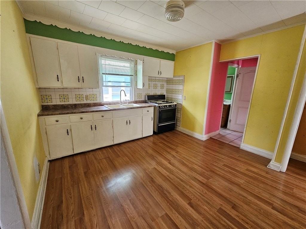 254 Anderson Ave - Photo 3 of 7