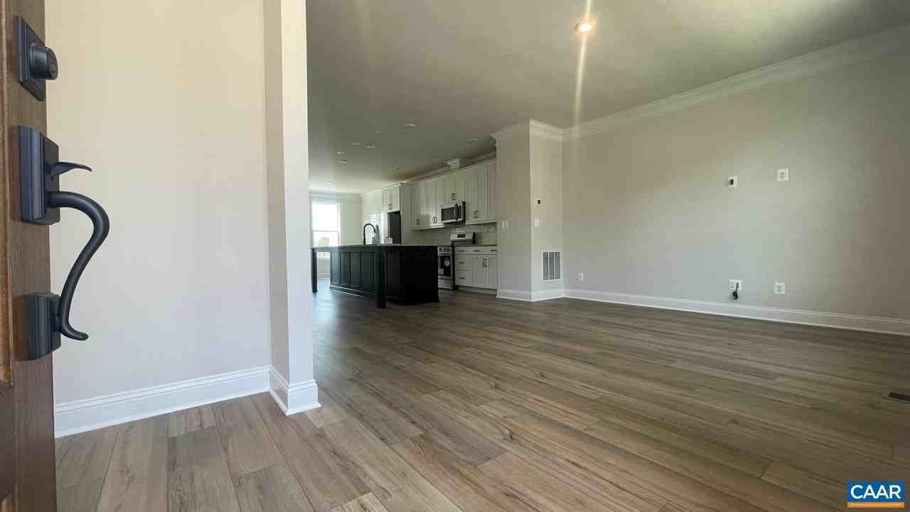 4006 Varick St - Photo 3 of 33