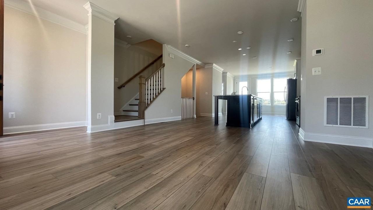 4006 Varick St - Photo 4 of 33