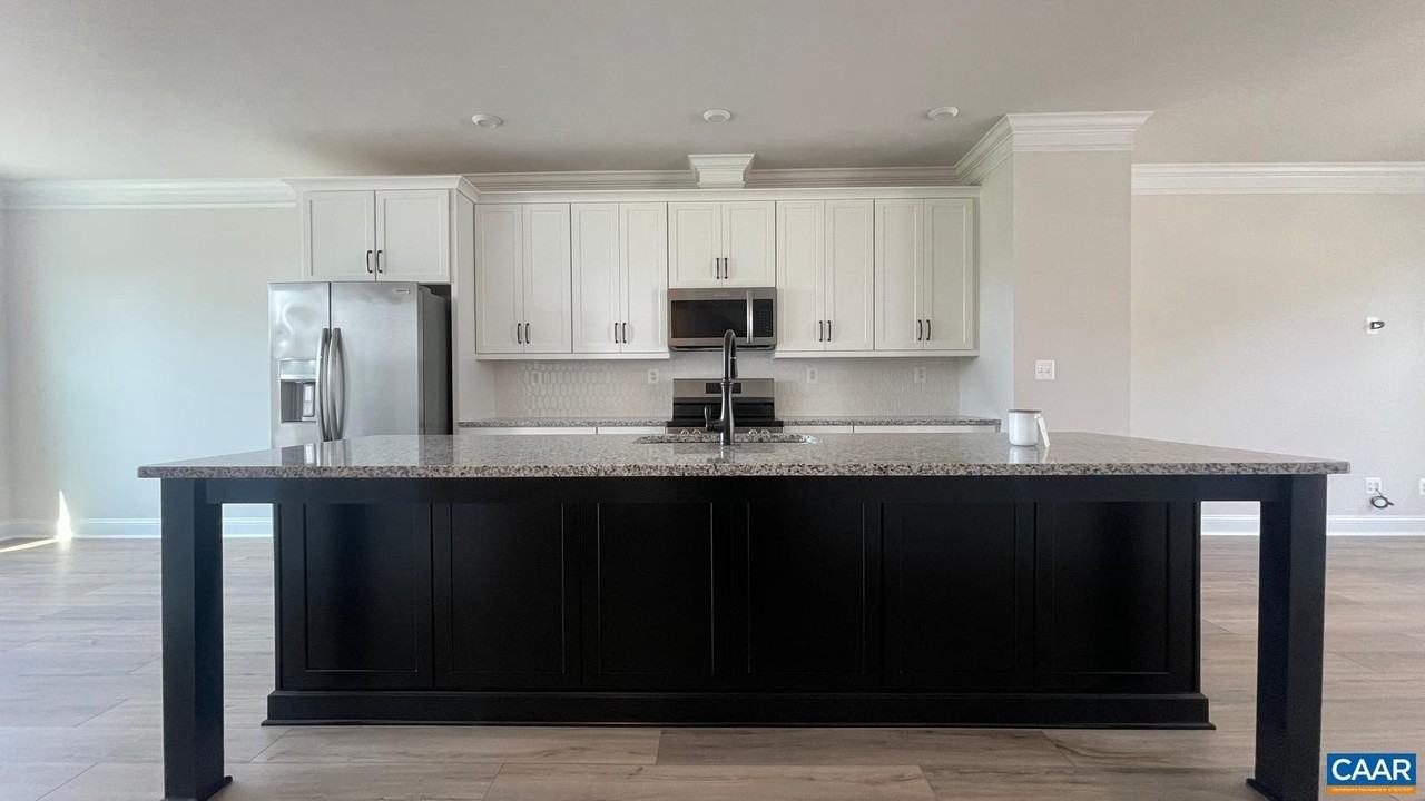 4006 Varick St - Photo 6 of 33