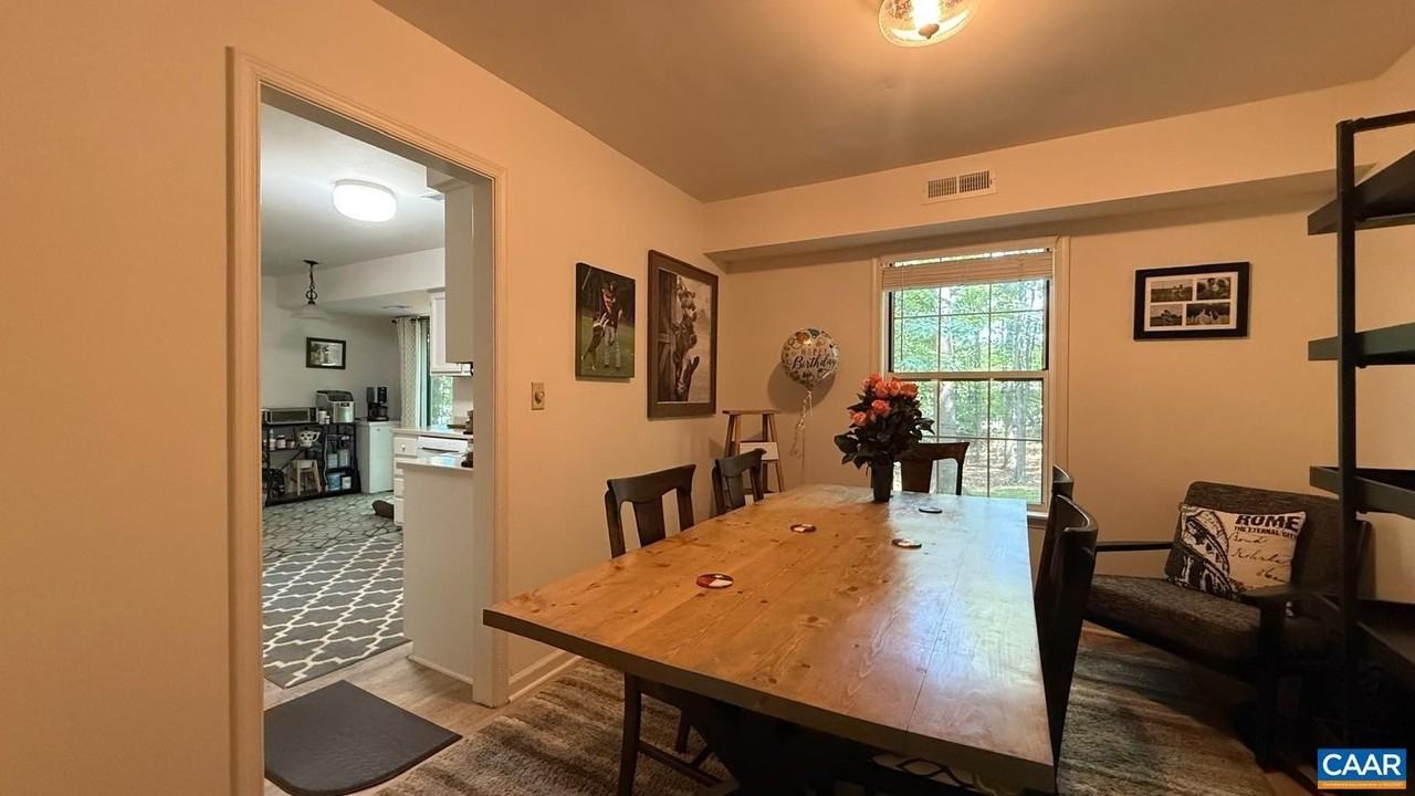 3190 Saddlebrook Ln - Photo 6 of 29