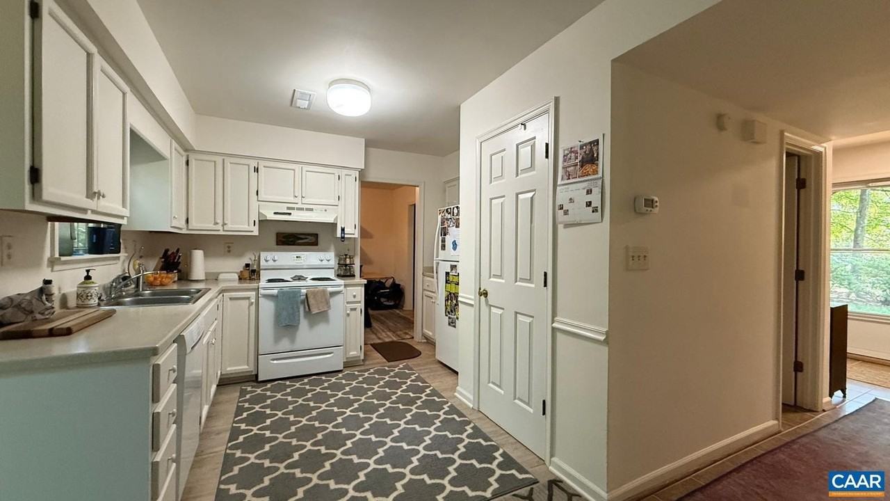 3190 Saddlebrook Ln - Photo 7 of 29