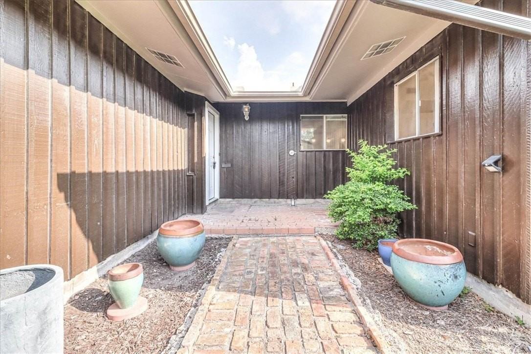 1022 Herndon St - Photo 2 of 40