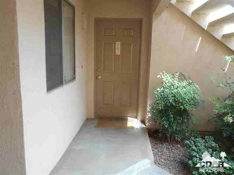 78167 Crimson Ct - Photo 3 of 32