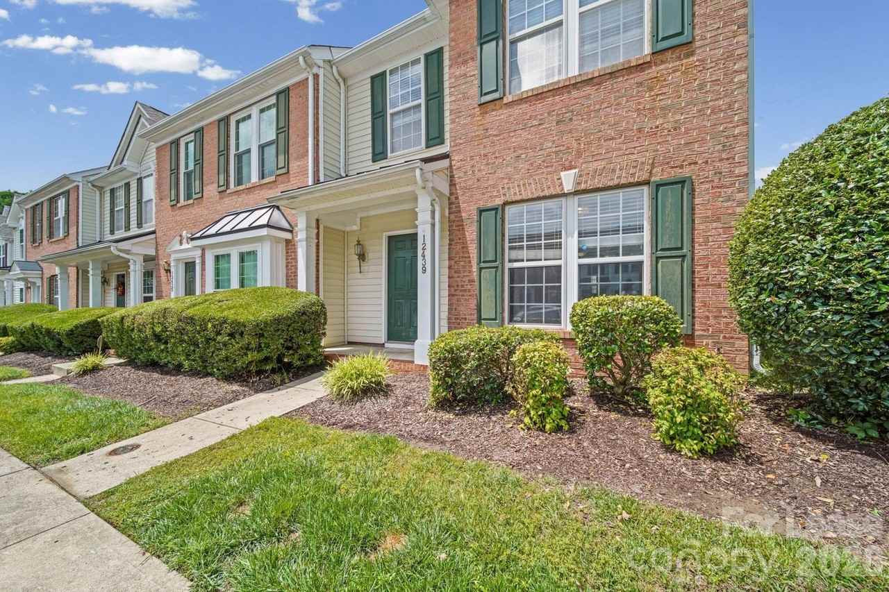 12439 Blossoming Ct