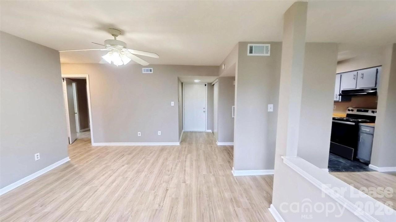 11139 Harrowfield Rd - Photo 3 of 6