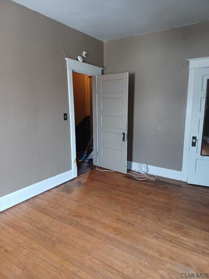 214 Barron Ave - Photo 3 of 8