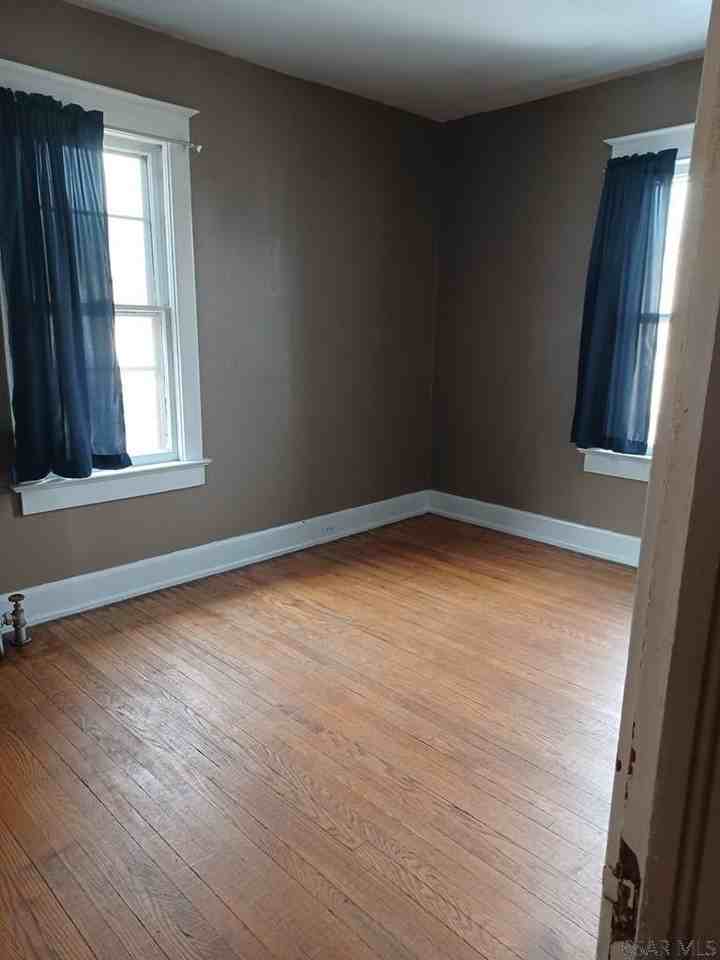 214 Barron Ave - Photo 4 of 8