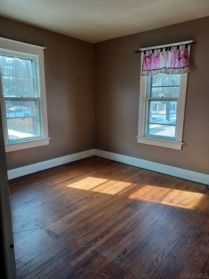 214 Barron Ave - Photo 5 of 8