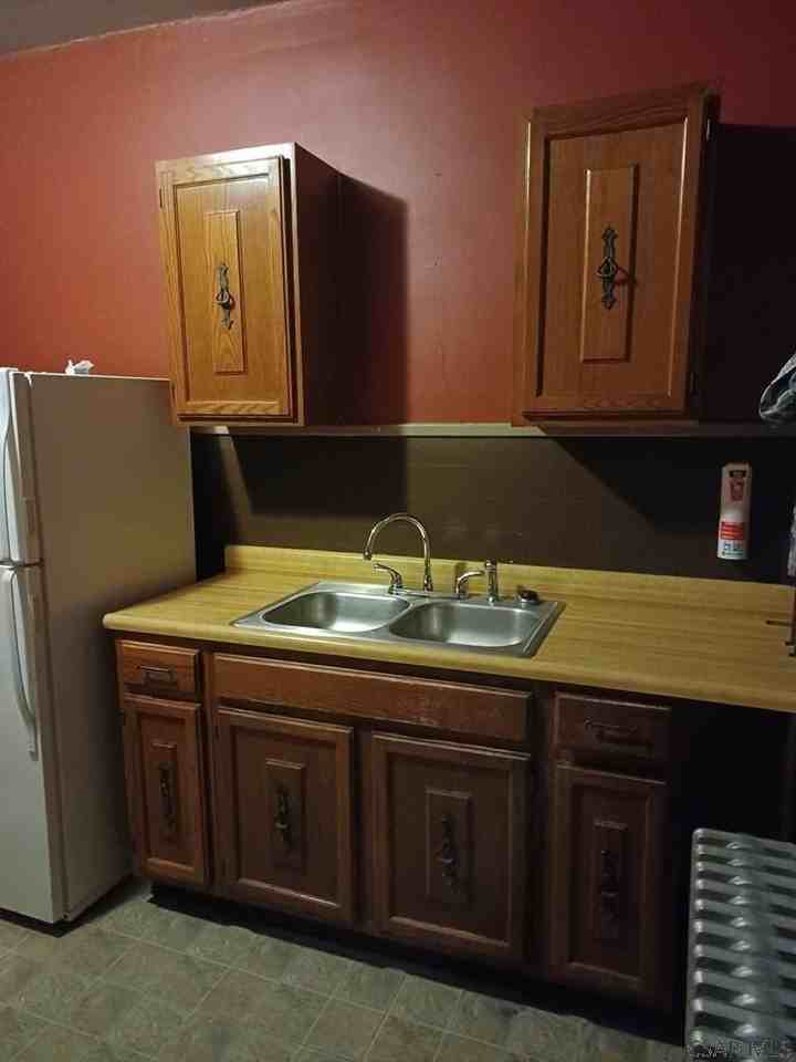 214 Barron Ave - Photo 7 of 8