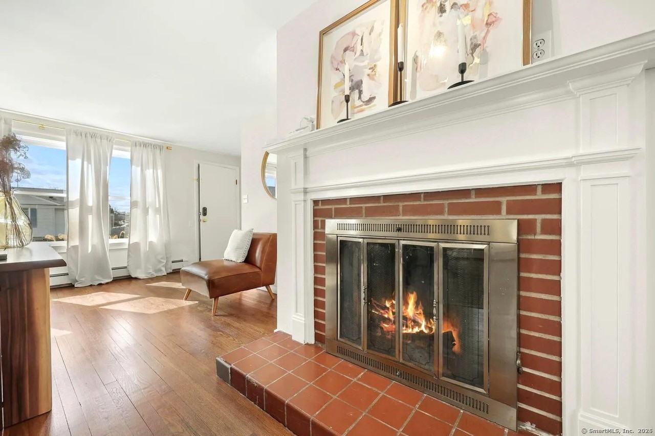 584 Courtland Ave - Photo 4 of 17