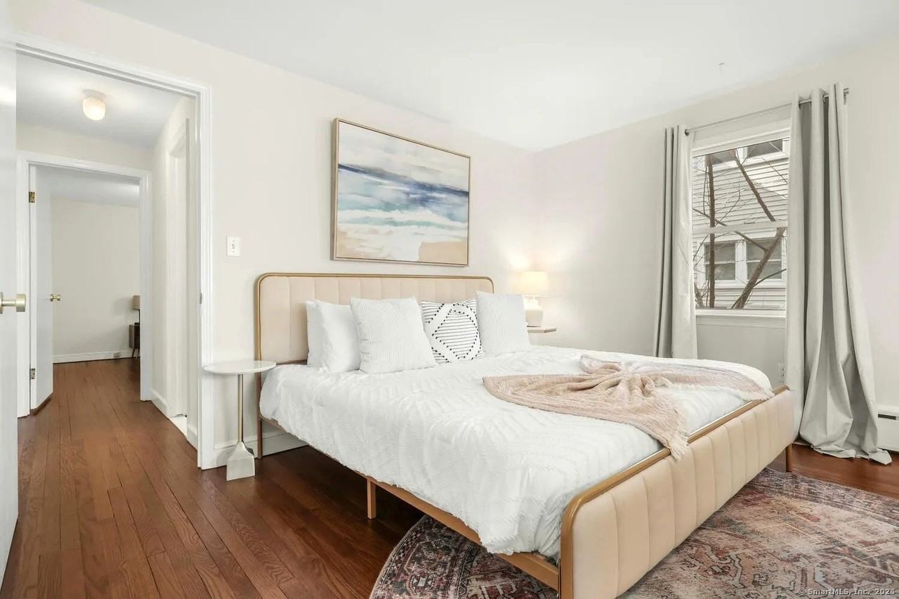 584 Courtland Ave - Photo 7 of 17