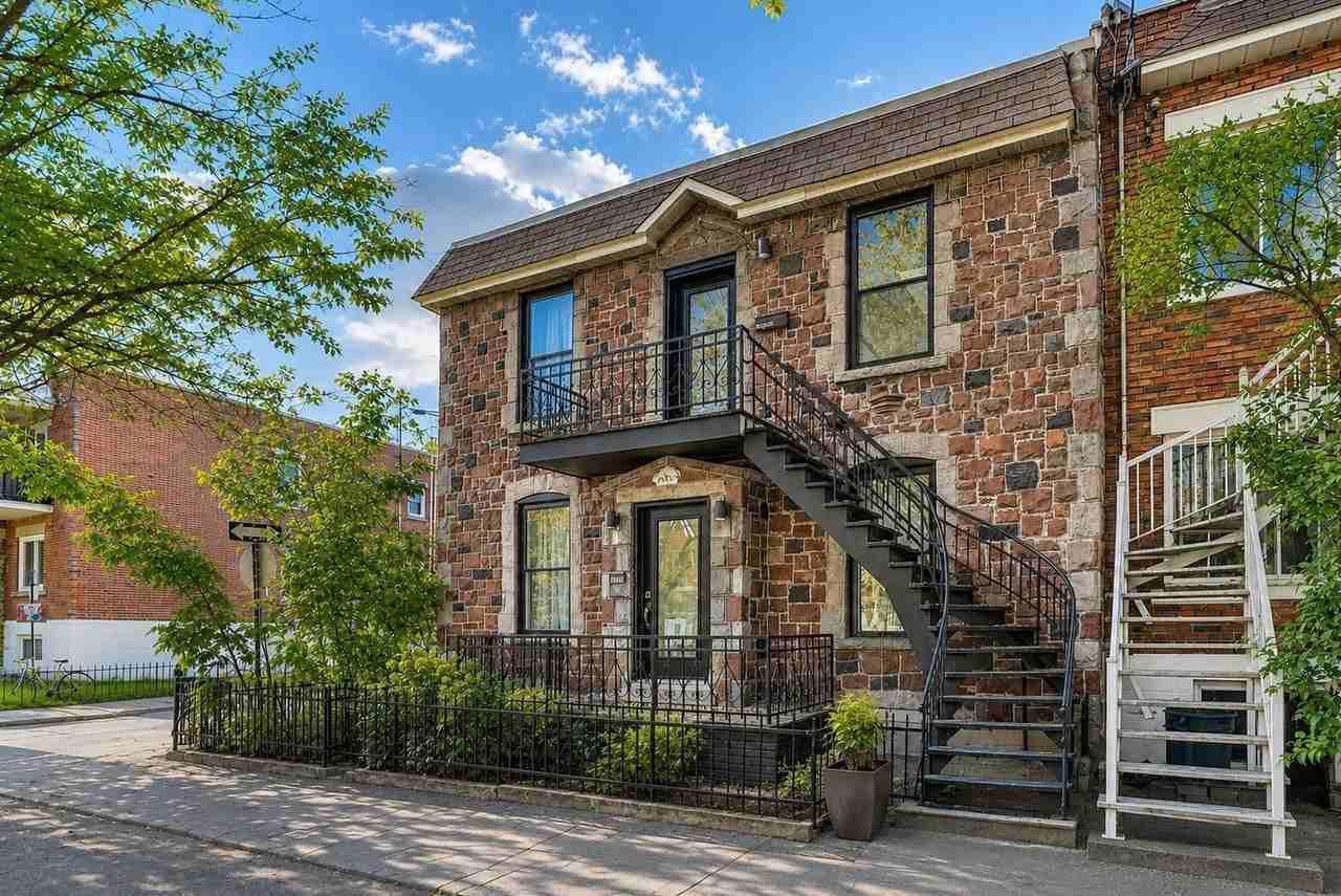 6846 Rue Des écores - Photo 2 of 17
