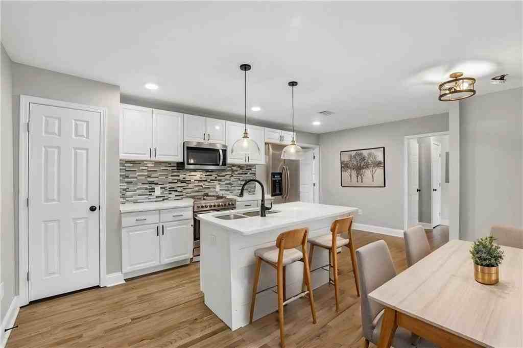 2866 Belvedere Ln - Photo 4 of 29
