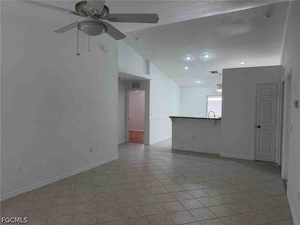 1424 Ne 13th Pl - Photo 4 of 30