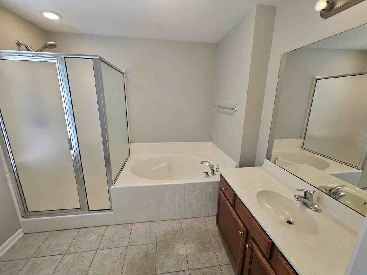13 Crossbow Pl #1 - Photo 4 of 6