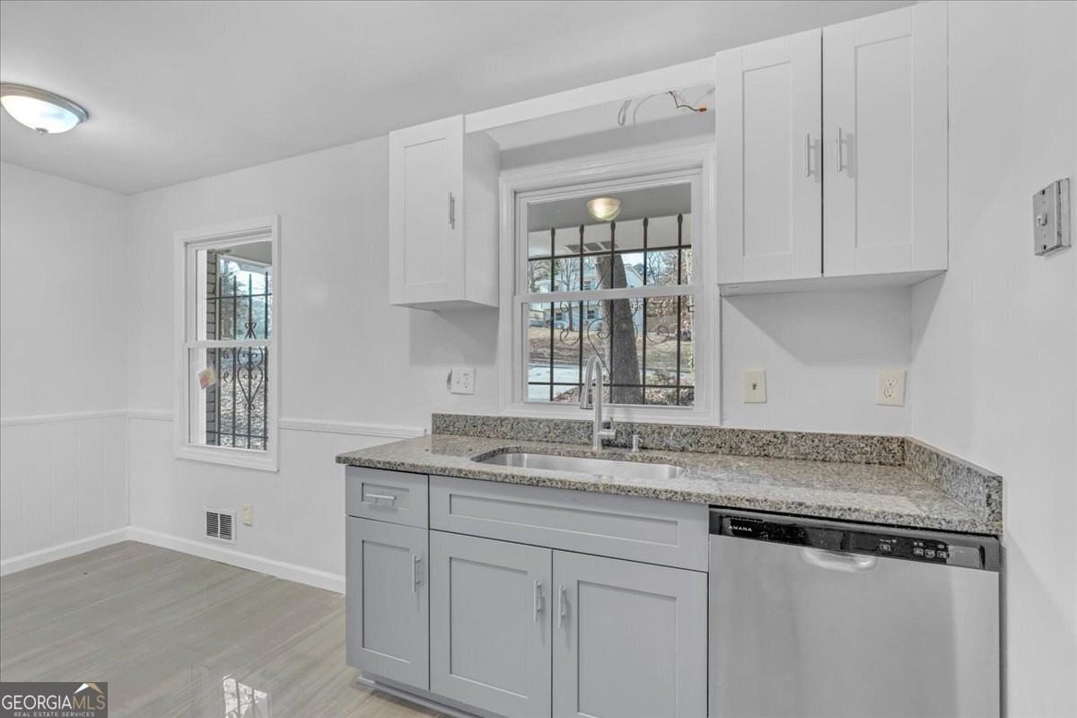 2080 Bluffton Way - Photo 6 of 47