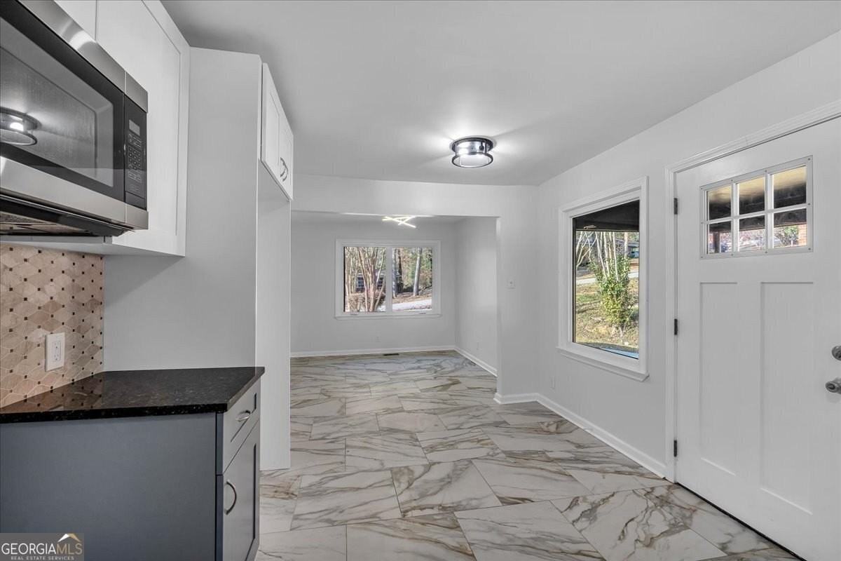 2142 Cloverdale Dr Se - Photo 4 of 50