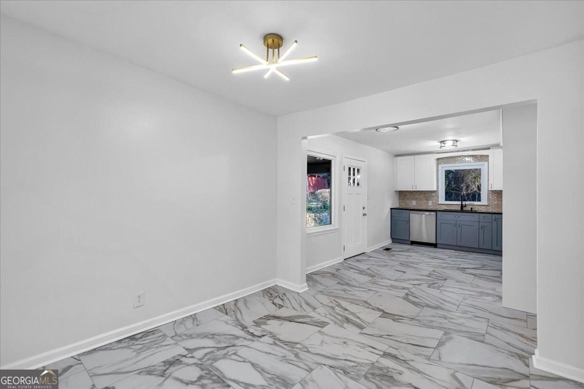 2142 Cloverdale Dr Se - Photo 5 of 50