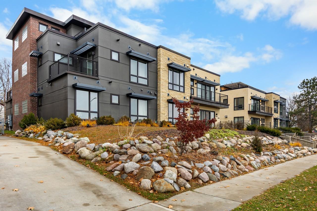 462 W Stadium Blvd #1 - Photo 3 of 50