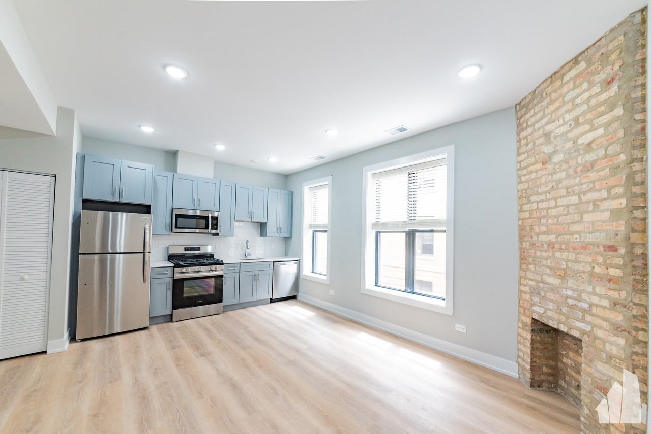 428 W Belden Ave #432-02 - Photo 3 of 13